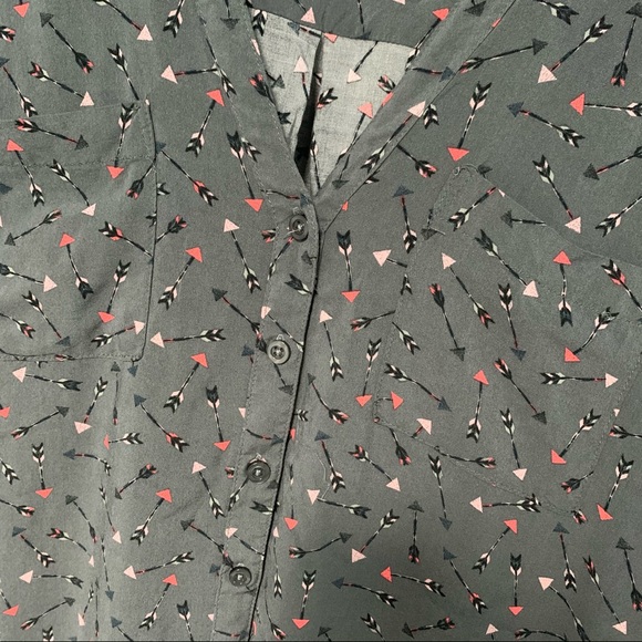 Torrid Button Down Arrow Top Size 2x - Picture 3 of 8